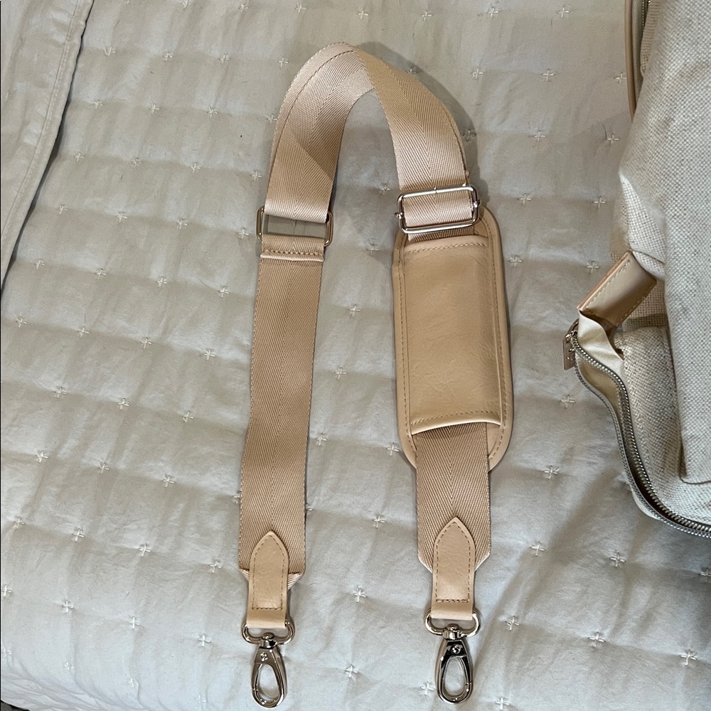BEIS Mini Weekender Cream and Tan Canvas Bag - Picture 13 of 15